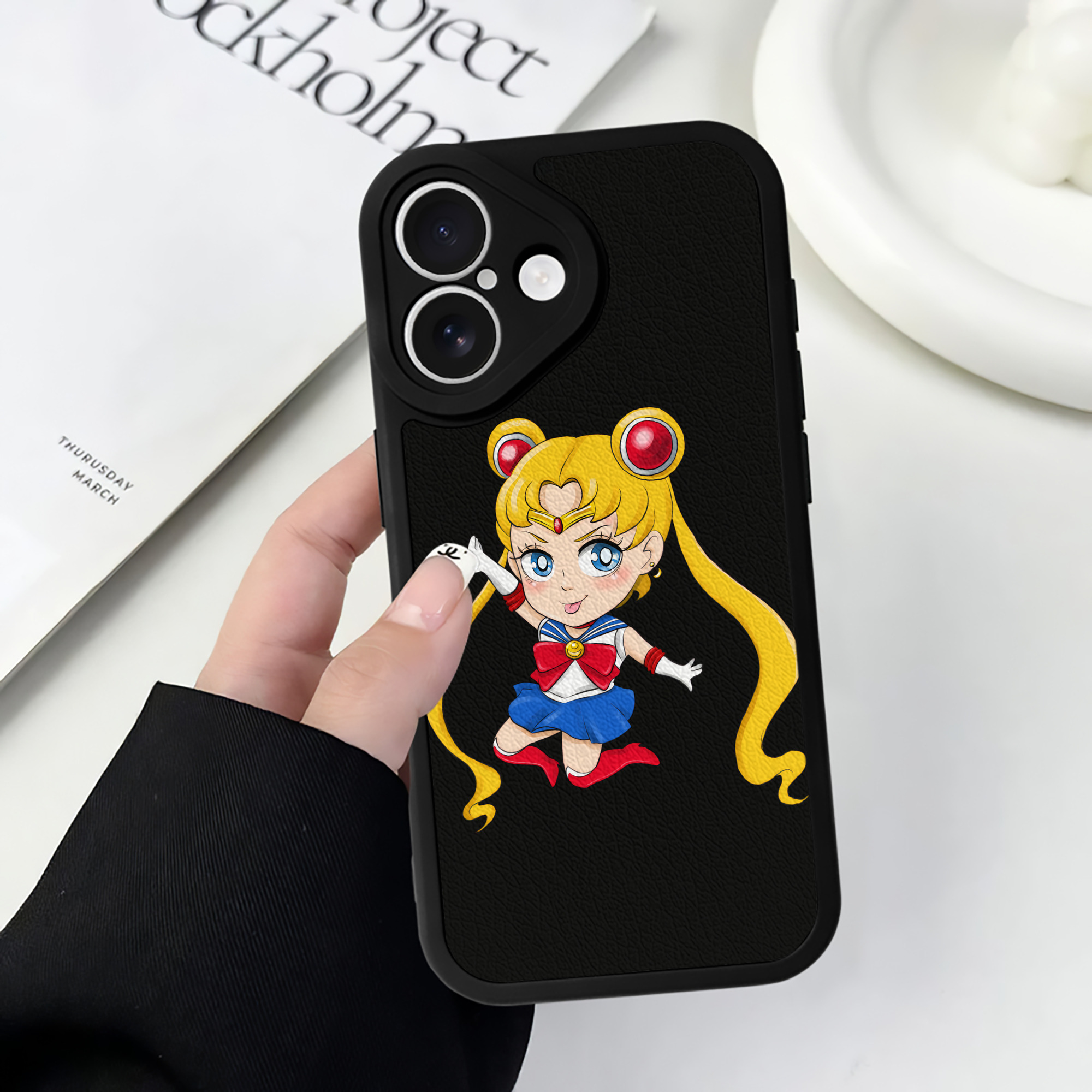 （画像用） 美少女戦士セーラームーン 月野 うさぎ つきの うさぎ Sailor Moon Tsukino Usagi 【iPhone 16シリーズ対応】シリコンスマホケース（レザー調） 材質：シリコン